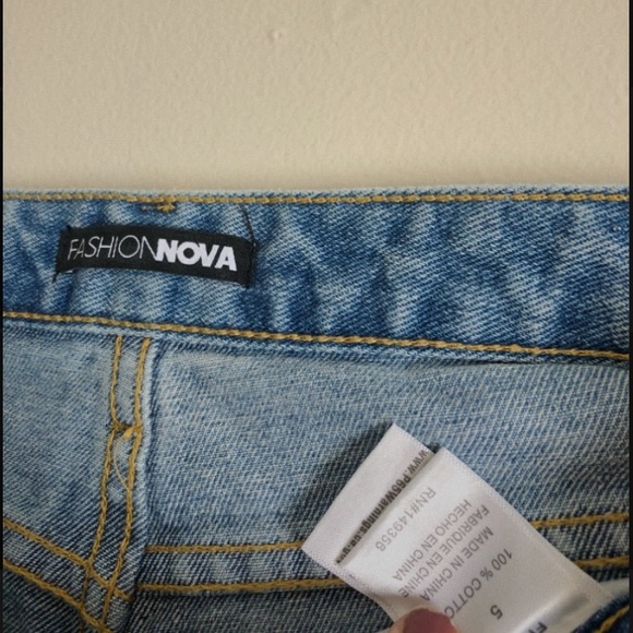 Size 5, Fashion Nova, Distressed Mom Jeans - Picture 3 of 4